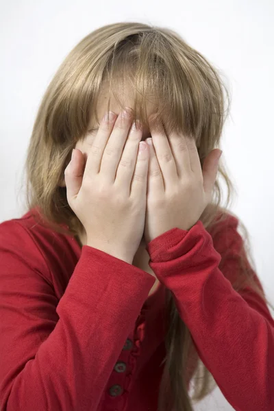 Girl covering her eyes — Stock Photo, Image