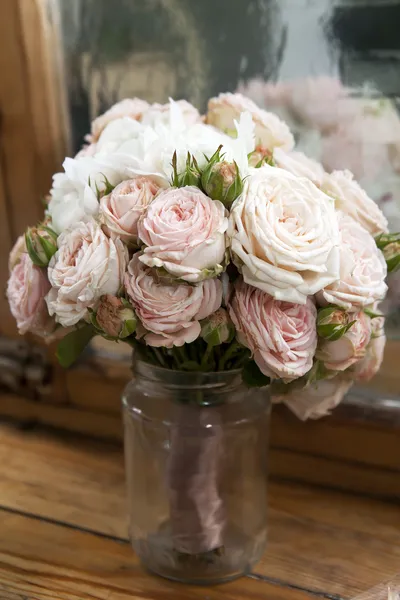 Bouquet da sposa di rose rosa — Foto Stock