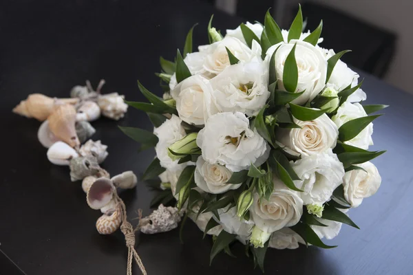 Γαμήλια ανθοδέσμη με τριαντάφυλλο και το lisianthus — Φωτογραφία Αρχείου