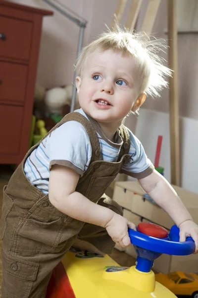 Litle carino ragazzo biondo — Foto Stock