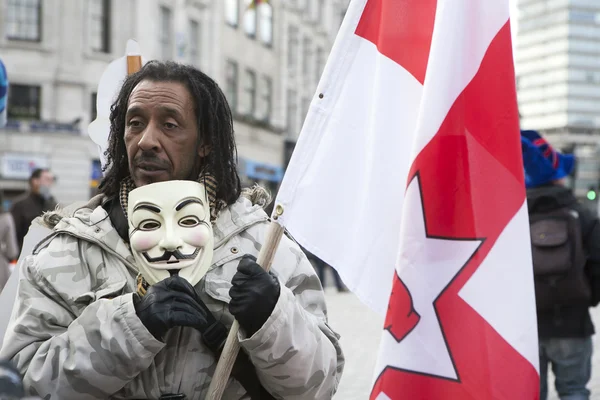 Manifestantes de Londres marcham contra a corrupção do governo mundial — Fotografia de Stock