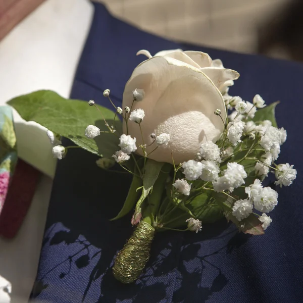 Свадебный бутоньер — стоковое фото