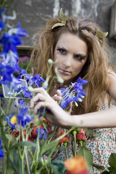 Stående säljaren av blomma — Stockfoto