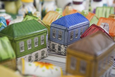 Renkli minyatür evler