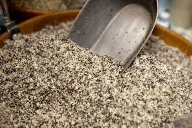 Sepet içinde deniz tuzu