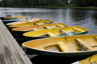 Nehri üzerinde tekne