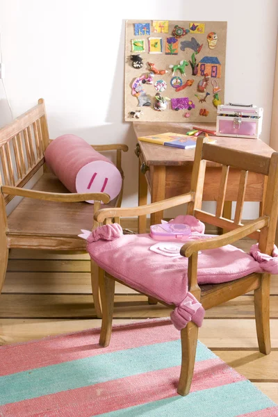 Inre av barn rum i rosa ton — Stockfoto