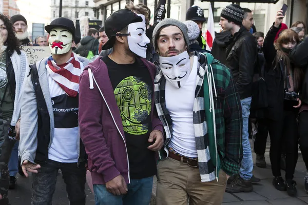 London, uk - 1. märz 2014. londoner demonstranten marschieren gegen die weltweite korruption der regierung. in London am 1. März 2014. — Stockbild Londoner Demonstranten demonstrieren gegen weltweite Regierungskorruption — Stockfoto