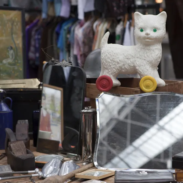 Props for sale on street market stall — Stock Photo, Image