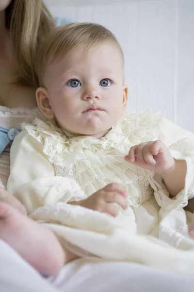 Lindo bebé rubio — Foto de Stock