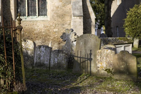 イギリスで、古い墓地で墓碑 — ストック写真