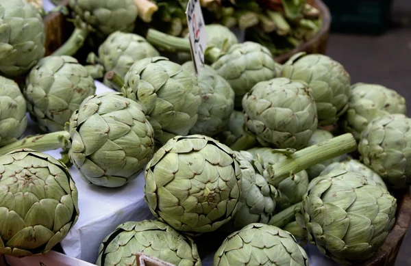 Alcachofa en el mercado —  Fotos de Stock