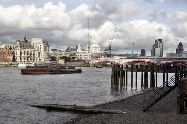 London in windy weather — Stock Photo, Image