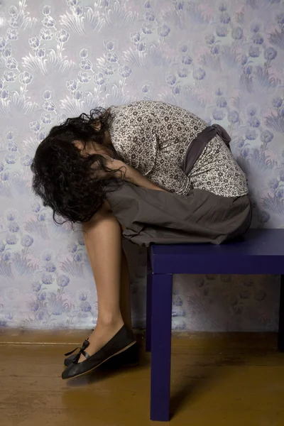 Retrato de jovem mulher olhando deprimido — Fotografia de Stock