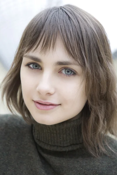 Portait of young woman doing shoping in the shop — Stock Photo, Image