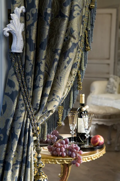Lujosa cortina de tela de lana con borla —  Fotos de Stock