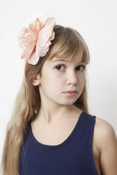 Porträtt av söt flicka — Stockfoto