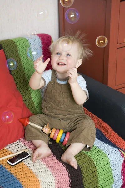 Pequeno menino bonito — Fotografia de Stock