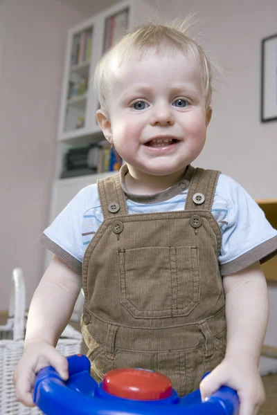 Piccolo ragazzo carino — Foto Stock