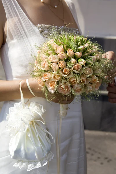 Novia con flores — Foto de Stock