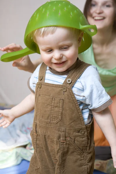 Lilla leende baby ett år gammal — Stockfoto