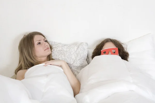 Strange couple lying in bed — Stock Photo, Image