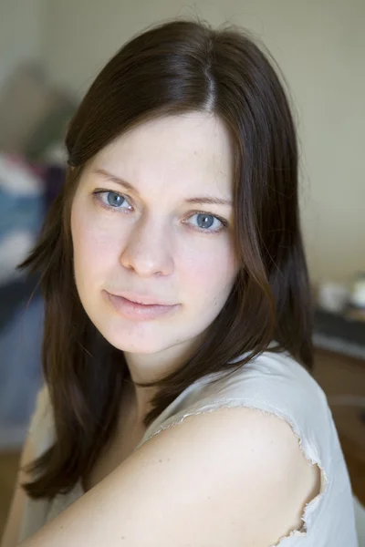 Close up portrait of serious woman with blue eyes — Stock Photo, Image