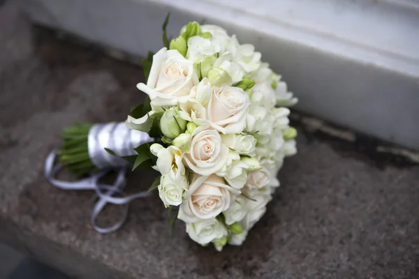 Wedding bouquet of pink and white  roses — Stock Photo, Image