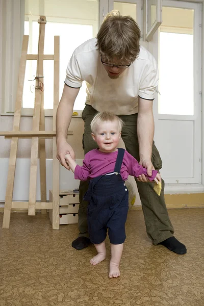 Vader spelen met jongen — Stockfoto