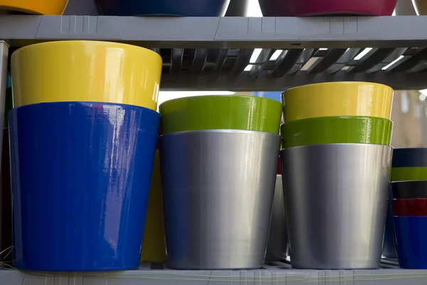 Antieke spullen op rommelmarkt — Stockfoto