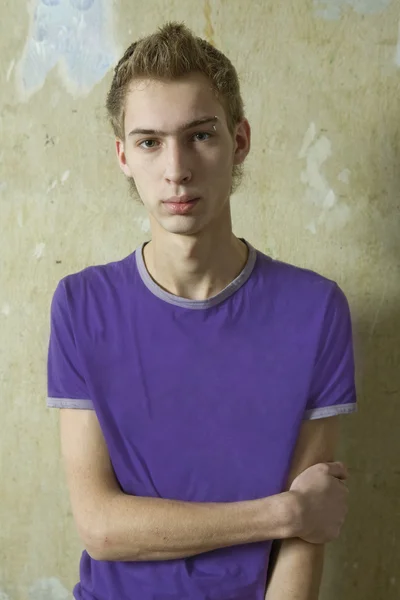 Retrato de un joven guapo — Foto de Stock