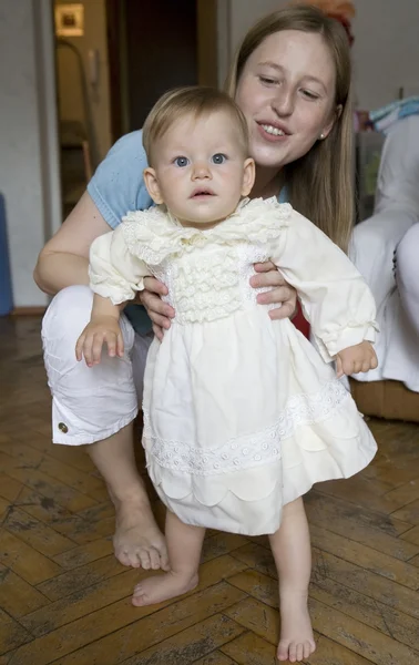 Mutlu anne ve kızı. — Stok fotoğraf