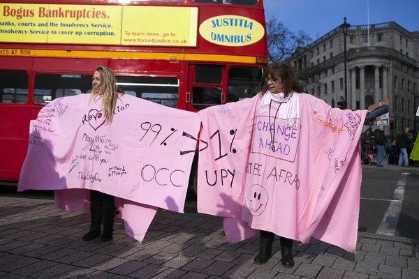 Londra'da Protestocular Mart Dünya çapında hükümet yolsuzlukla — Stok fotoğraf