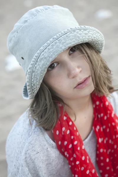 Mutsuz küçük kız portresi — Stok fotoğraf