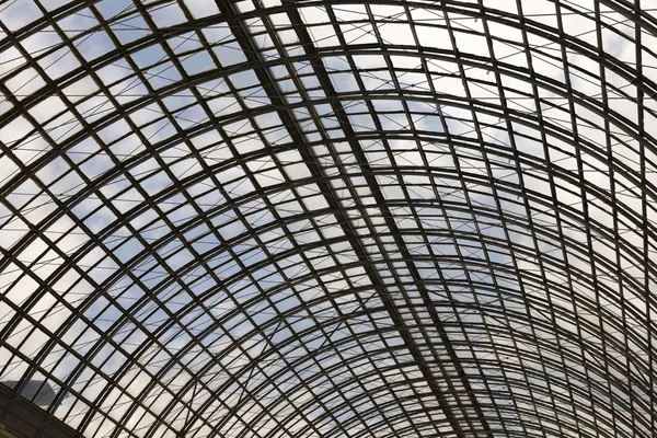 Centro commerciale cupola di vetro soffitto vista interna — Foto Stock