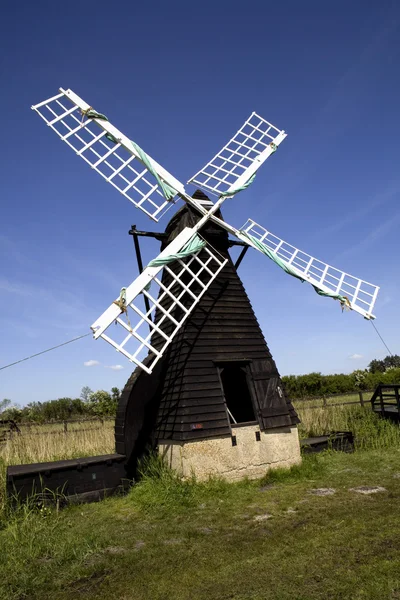Ročník větrný mlýn — Stock fotografie