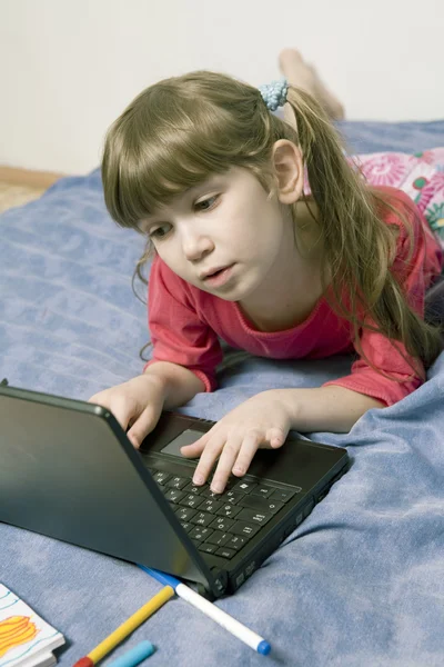 Girl playing with computer — Stock Photo, Image