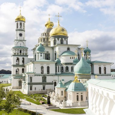 ISTRA, RUSSIA - 1 Ekim 2021, Kudüs 'teki Kutsal Mezar Kilisesi prototipine göre Yeni Kudüs Manastırı' nın Diriliş Katedrali inşa edildi..