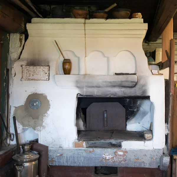 Fogão Russo Interior Antiga Casa Russa Com Forno Tradicional — Fotografia de Stock