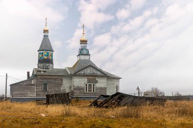 Kashkarantsy, Terskiy bölgesi, Murmansk bölgesi, Rusya - Kasım 2021. Kashkarantsy. Tanrı 'nın Annesi Tikhvin Simgesi Kilisesi.