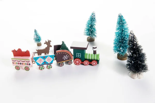 Train Jouets Avec Cerf Des Ornements Côté Arbres Noël Miniatures — Photo