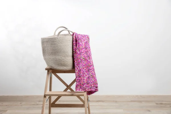 Large Gray Beach Bag Pink Pareo Woven Canvas Beige Stool — Stock Photo, Image