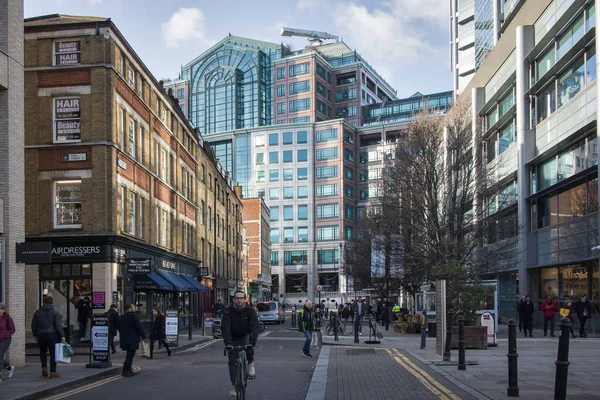 Londra, İngiltere Kasım 2021, Water Street, Liverpool 'da modern ve eski eklektik mimari.