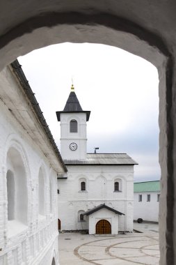 Svir, Rusya, Leningrad bölgesi, 12 Ekim 2021. Eski Sloboda köyündeki Kutsal Üçlü Alexander Svirsky erkek manastırı..