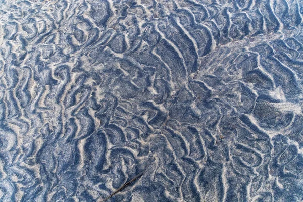 Black Sand Traces Waves White Sea — Stock Photo, Image