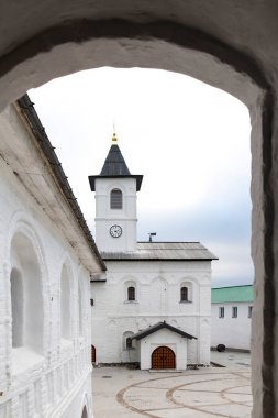 Svir, Rusya, Leningrad bölgesi, 12 Ekim 2021. Eski Sloboda köyündeki Kutsal Üçlü Alexander Svirsky erkek manastırı..