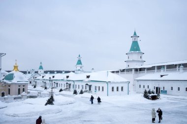 ISTRA, RUSSIA - 16 Ocak 2022, Kudüs 'teki Kutsal Mezar Kilisesi prototipine göre Yeni Kudüs Manastırı' nın Diriliş Katedrali inşa edildi. Kar yağışıweather condition