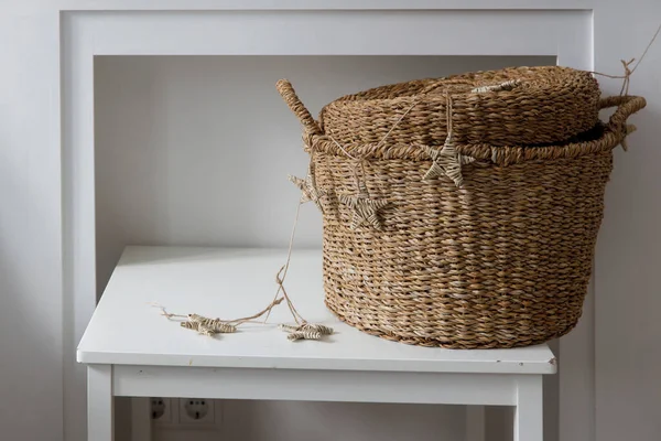 Wicker Storage Basket Lid Garland Stars White Table Fireplace Scandinavian — Stock Photo, Image