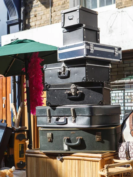 London November 2019 Pile Suitcases Stacked Pyramid Table Brick Lane — Stock Photo, Image