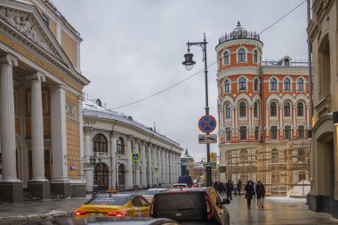 Moskova, Rusya 30 Ocak 2022, Gum yakınlarındaki Birzhevaya Meydanı 'nda İşletme Merkezi' nin restore edilen binası.